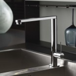 Küchenmischbatterie Diametrotrentacinque | chrom | 360° schwenkbar | flacher Auslauf