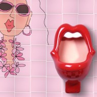 Sexy Urinal Kisses!
